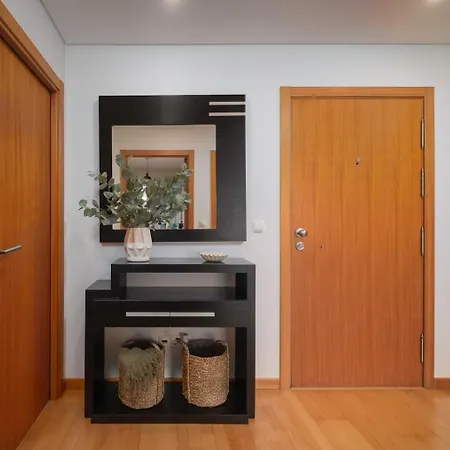 Halt Apartment *