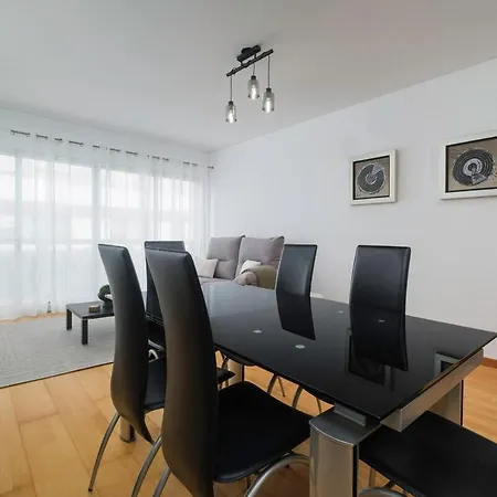 Apartment Halt
