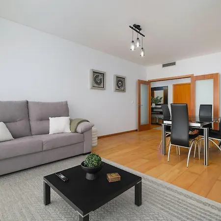 Halt Apartment *