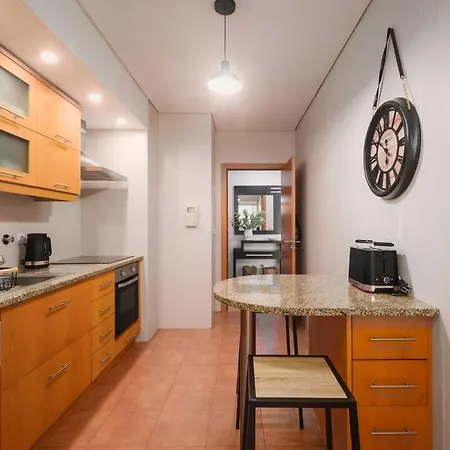 Halt Apartment *